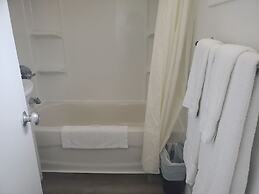 Carolyn Beach Inn & Restaurant