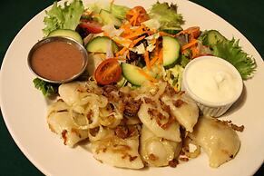 Carolyn Beach Inn & Restaurant