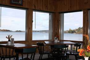 Carolyn Beach Inn & Restaurant