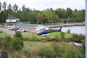 Carolyn Beach Inn & Restaurant