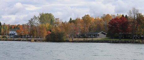 Carolyn Beach Inn & Restaurant