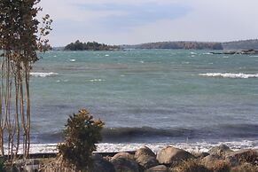 Carolyn Beach Inn & Restaurant