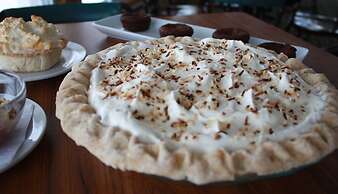 Carolyn Beach Inn & Restaurant