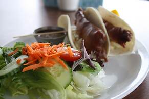 Carolyn Beach Inn & Restaurant