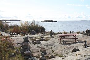 Carolyn Beach Inn & Restaurant