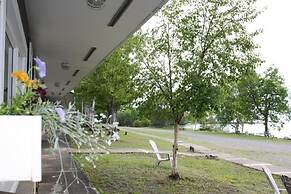 Carolyn Beach Inn & Restaurant