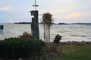 Carolyn Beach Inn & Restaurant