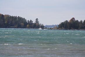 Carolyn Beach Inn & Restaurant