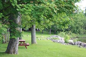 Carolyn Beach Inn & Restaurant