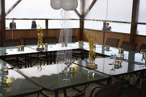 Carolyn Beach Inn & Restaurant