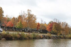 Carolyn Beach Inn & Restaurant