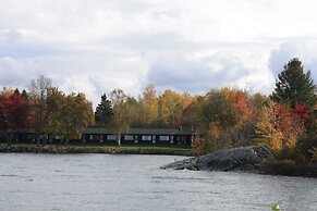 Carolyn Beach Inn & Restaurant
