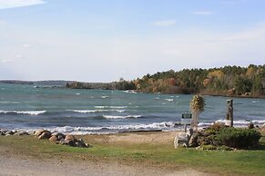 Carolyn Beach Inn & Restaurant