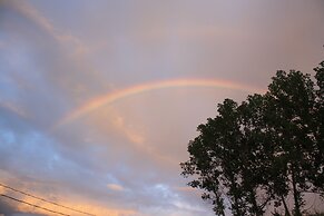 Carolyn Beach Inn & Restaurant