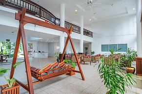 Hulhule Island Hotel