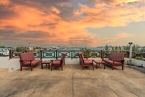 Hulhule Island Hotel