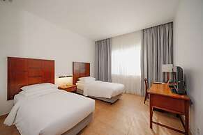 Hulhule Island Hotel
