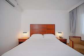 Hulhule Island Hotel