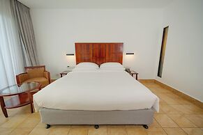Hulhule Island Hotel