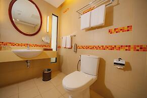 Hulhule Island Hotel