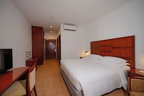 Hulhule Island Hotel