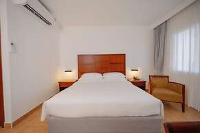 Hulhule Island Hotel