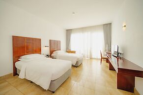 Hulhule Island Hotel