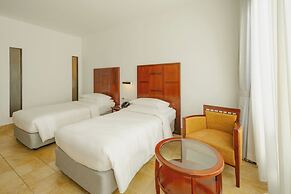 Hulhule Island Hotel