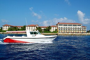 Hulhule Island Hotel