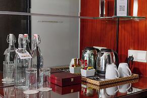 Hulhule Island Hotel