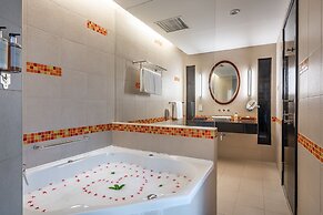 Hulhule Island Hotel
