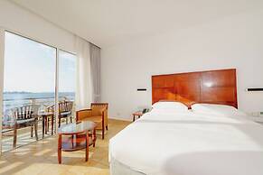 Hulhule Island Hotel