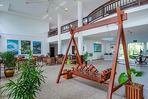 Hulhule Island Hotel