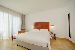 Hulhule Island Hotel