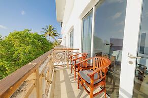 Hulhule Island Hotel