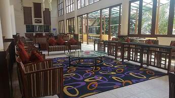 Hulhule Island Hotel