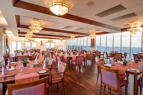 Hulhule Island Hotel