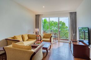 Hulhule Island Hotel