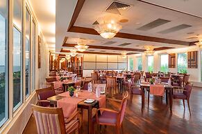Hulhule Island Hotel