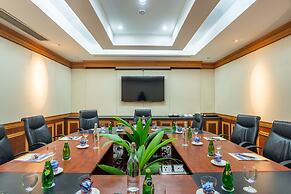 Hulhule Island Hotel