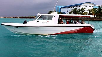 Hulhule Island Hotel