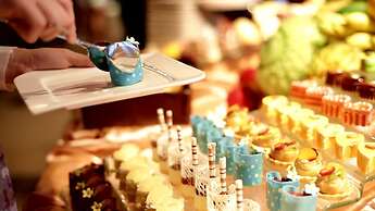 Hulhule Island Hotel