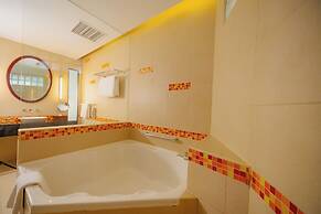 Hulhule Island Hotel