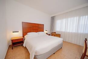 Hulhule Island Hotel