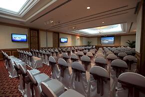 Hulhule Island Hotel