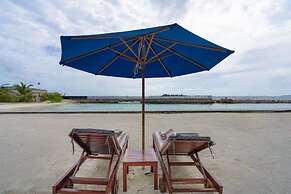 Hulhule Island Hotel