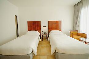Hulhule Island Hotel