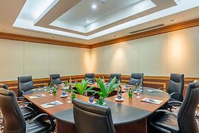 Hulhule Island Hotel