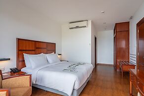 Hulhule Island Hotel