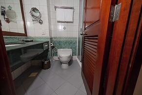 Hulhule Island Hotel
